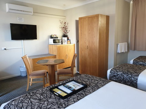 Best Western Endeavour Motel - Rental Cars 31