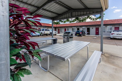 Best Western Endeavour Motel - Rental Cars 19