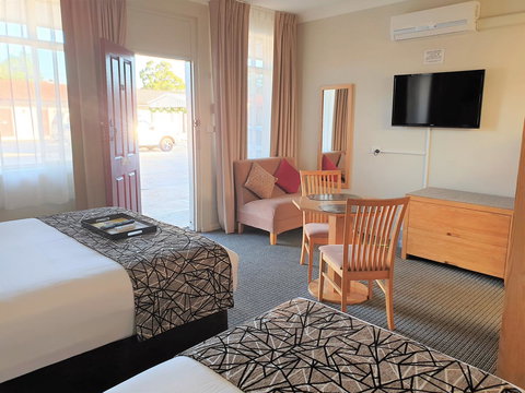 Best Western Endeavour Motel - Rental Cars 30