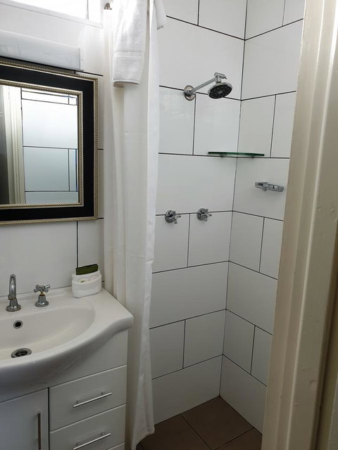 Best Western Endeavour Motel - Rental Cars 29