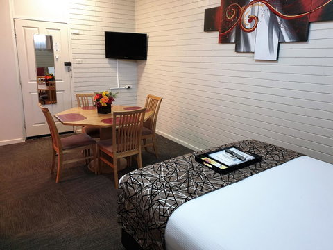 Best Western Endeavour Motel - Rental Cars 18