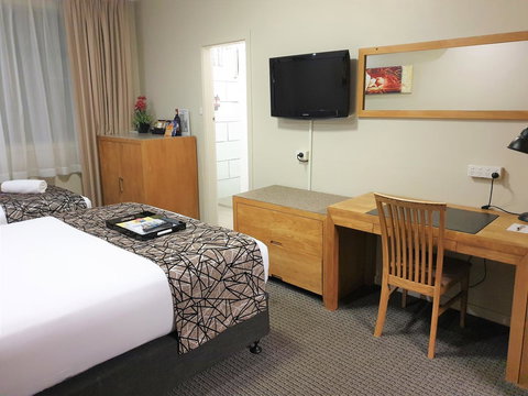 Best Western Endeavour Motel - Rental Cars 23