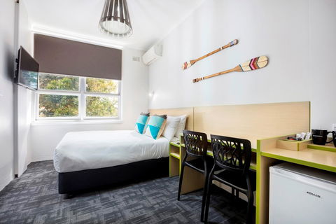 Nightcap At Caringbah Hotel - Rental Cars 13