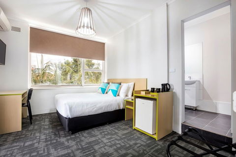 Nightcap At Caringbah Hotel - Rental Cars 0