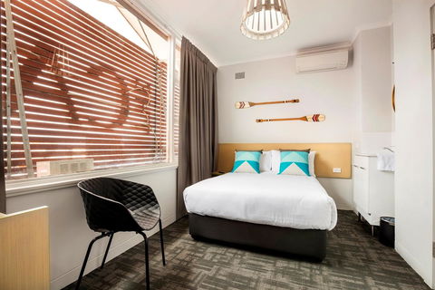 Nightcap At Caringbah Hotel - Rental Cars 1