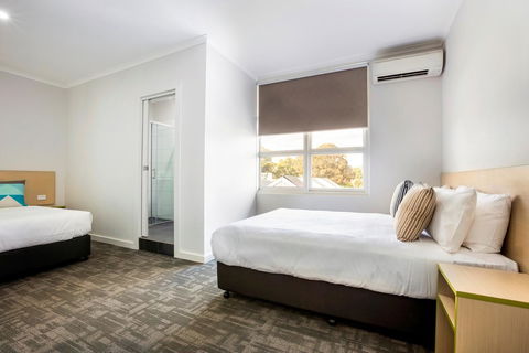 Nightcap At Caringbah Hotel - Rental Cars 10