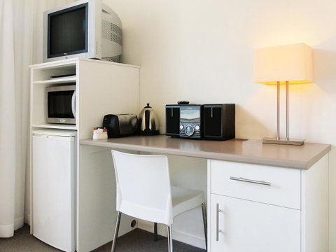 Oaks Nelson Bay Lure Suites - Rental Cars 12