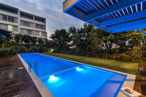 Oaks Nelson Bay Lure Suites - Rental Cars 11