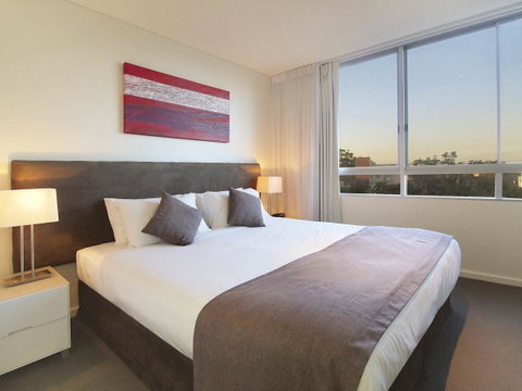 Oaks Nelson Bay Lure Suites - Rental Cars 13