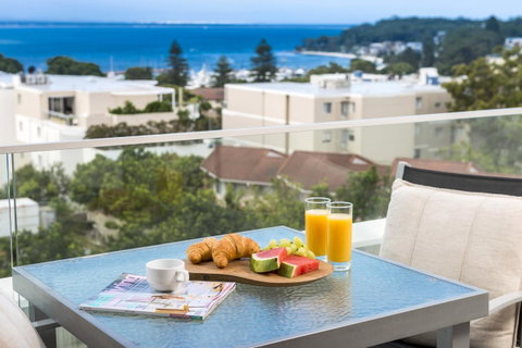 Oaks Nelson Bay Lure Suites - Rental Cars 6