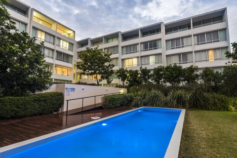 Oaks Nelson Bay Lure Suites - Rental Cars 9
