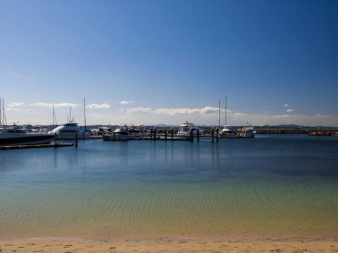 Oaks Nelson Bay Lure Suites - Rental Cars 3