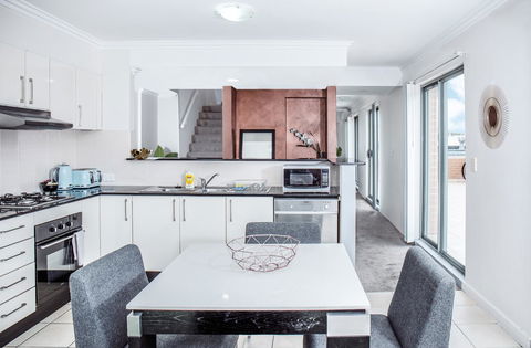 DD Apartments On Darling Harbour - Rental Cars 1