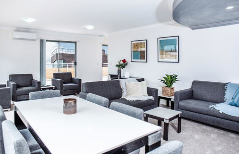 DD Apartments On Darling Harbour - Rental Cars 10