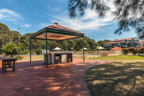 Condo 105 @ Horizons Golf Resort - Salamander Bay NSW - Rental Cars 24