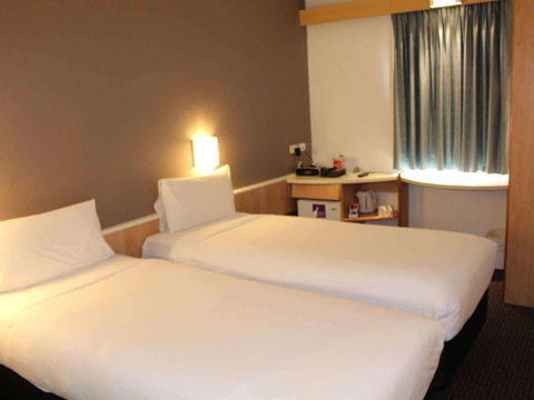 Ibis Newcastle - Rental Cars 40