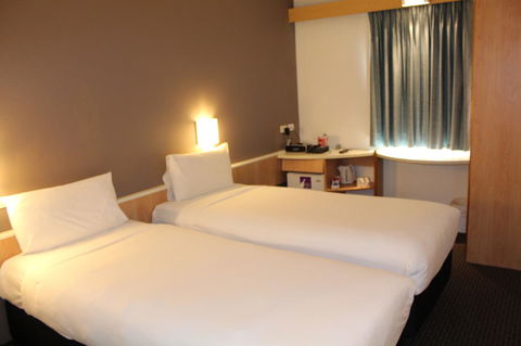 Ibis Newcastle - Rental Cars 14