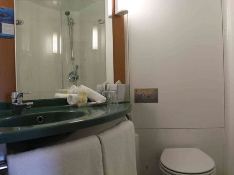 Ibis Newcastle - Rental Cars 39