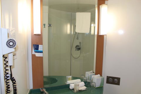 Ibis Newcastle - Rental Cars 11