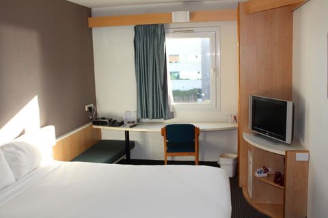Ibis Newcastle - Rental Cars 8