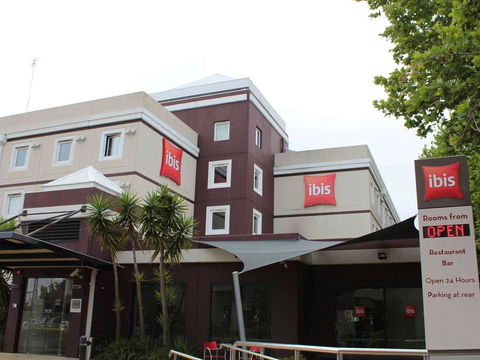 Ibis Newcastle - Rental Cars 0