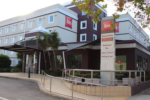 Ibis Newcastle - Rental Cars 1