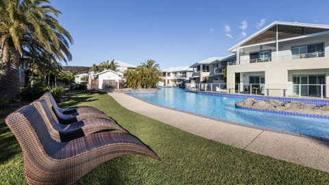 Oaks Port Stephens Pacific Blue Resort - Rental Cars 2