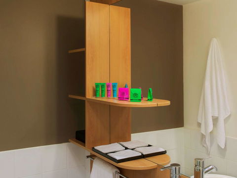 Ibis Sydney Darling Harbour - Rental Cars 34