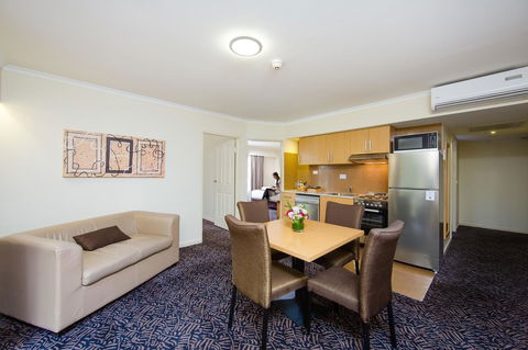 Best Western Plus Hovell Tree Inn - Rental Cars 32