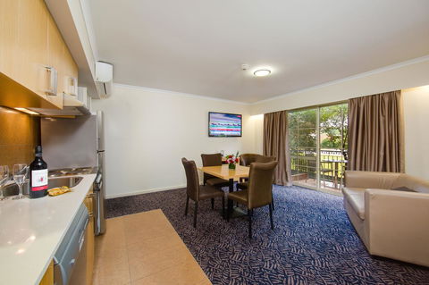 Best Western Plus Hovell Tree Inn - Rental Cars 33