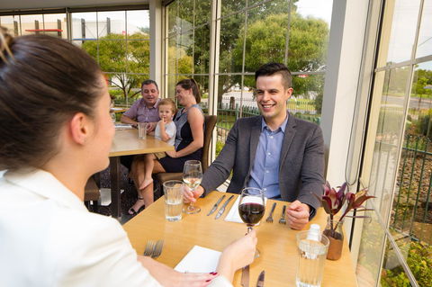 Best Western Plus Hovell Tree Inn - Rental Cars 4