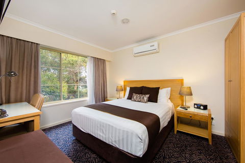 Best Western Plus Hovell Tree Inn - Rental Cars 18