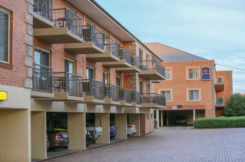 Best Western Plus Hovell Tree Inn - Rental Cars 1