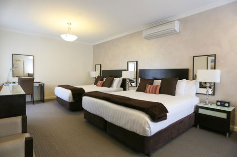 Best Western Plus Hovell Tree Inn - Rental Cars 16