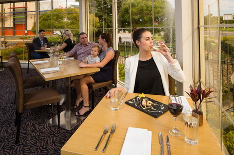 Best Western Plus Hovell Tree Inn - Rental Cars 25
