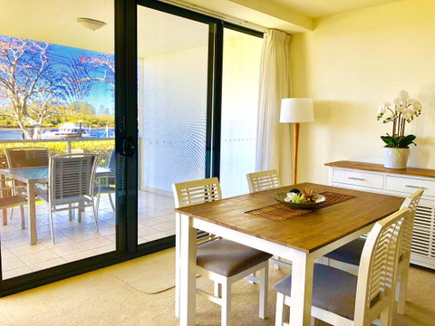 Boathouse Resort (Water Front) - Rental Cars 2