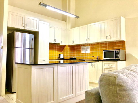 Boathouse Resort (Water Front) - Rental Cars 20