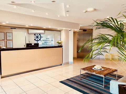 Boathouse Resort (Water Front) - Rental Cars 16