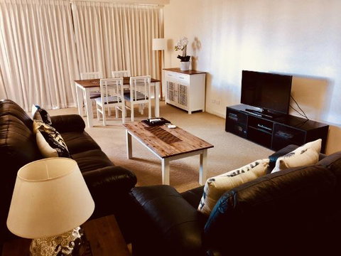 Boathouse Resort (Water Front) - Rental Cars 5