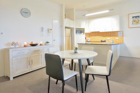 Boathouse Resort (Water Front) - Rental Cars 21
