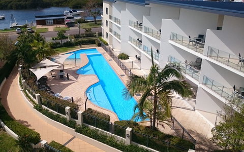 Boathouse Resort (Water Front) - Rental Cars 0