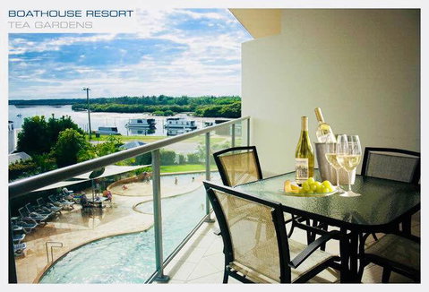 Boathouse Resort (Water Front) - Rental Cars 10