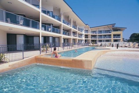 Boathouse Resort (Water Front) - Rental Cars 23