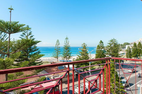 Mad Monkey Hostel Coogee Beach - Rental Cars 7