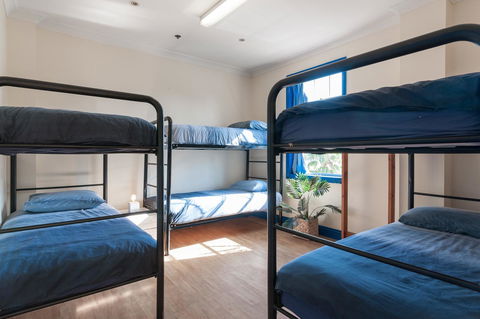 Mad Monkey Hostel Coogee Beach - Rental Cars 24