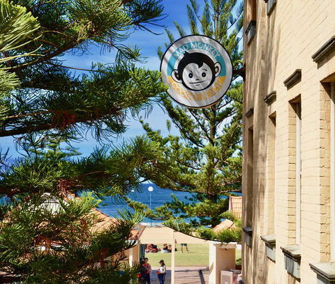Mad Monkey Hostel Coogee Beach - Rental Cars 9