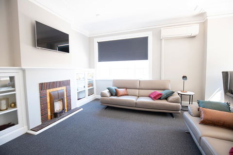 Horse And Jockey Hotel Homebush - Rental Cars 15
