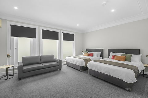 Horse And Jockey Hotel Homebush - Rental Cars 0