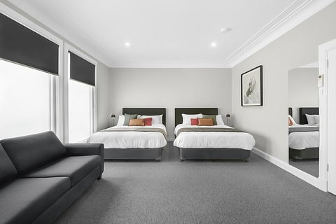 Horse And Jockey Hotel Homebush - Rental Cars 1