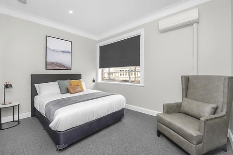 Horse And Jockey Hotel Homebush - Rental Cars 18